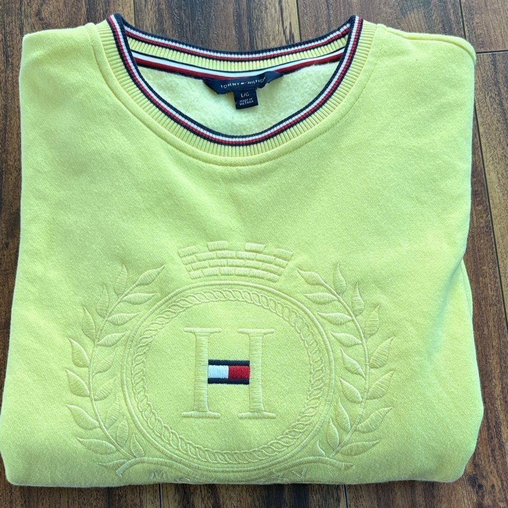 Tommy Hilfiger Men's Sweater in Vibrant Yellow